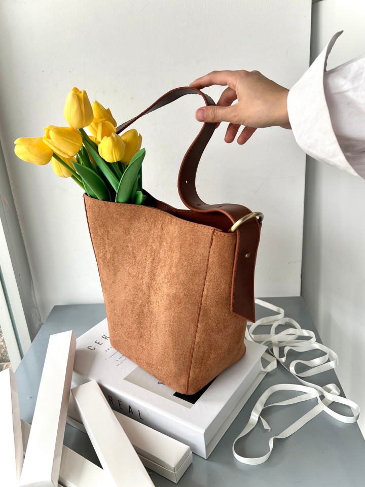 BUCKET Süet Keseli El ve Kol Çantası Taba