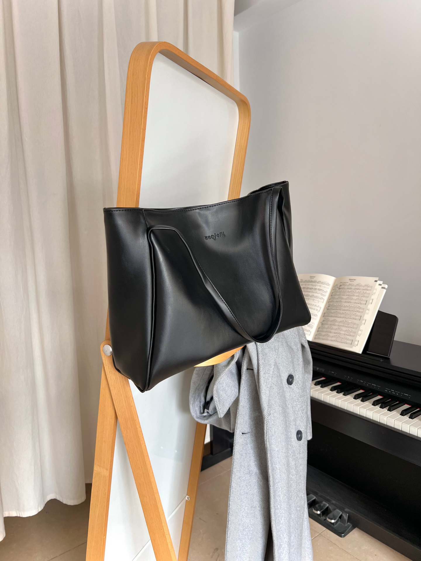 MEGAN Siyah Suni Deri Shopper Çanta