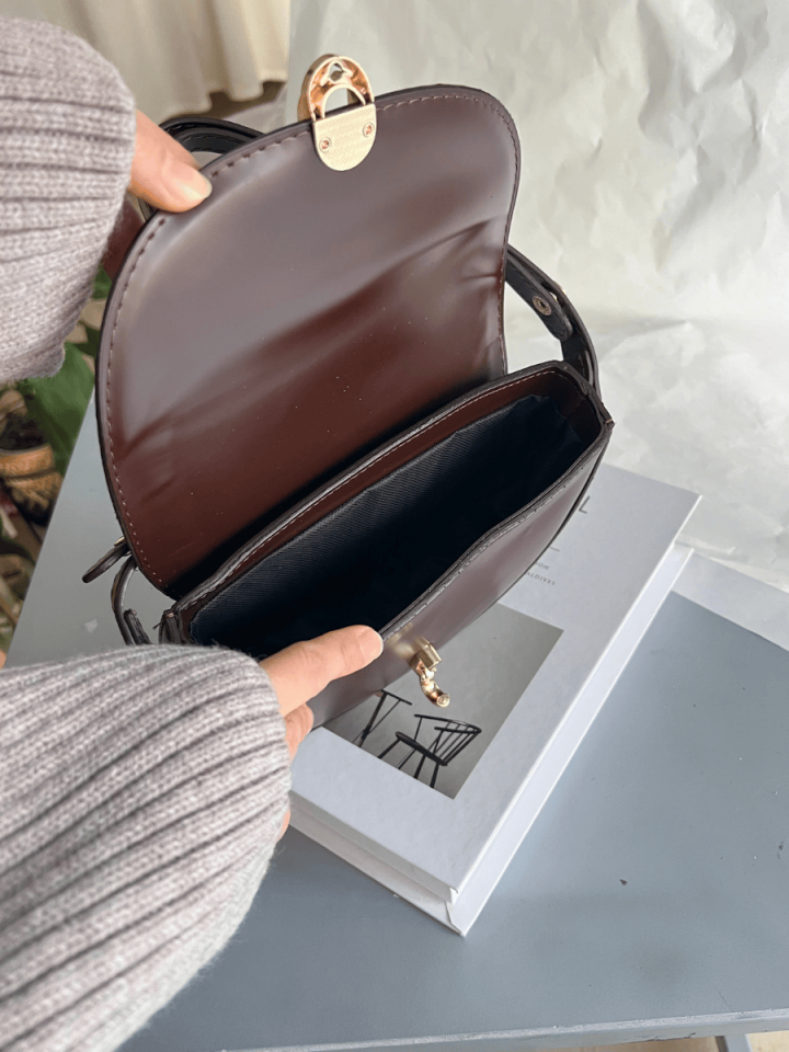 NEVA Kahve Kilit Detaylı Oval Kadın Kol Çantası