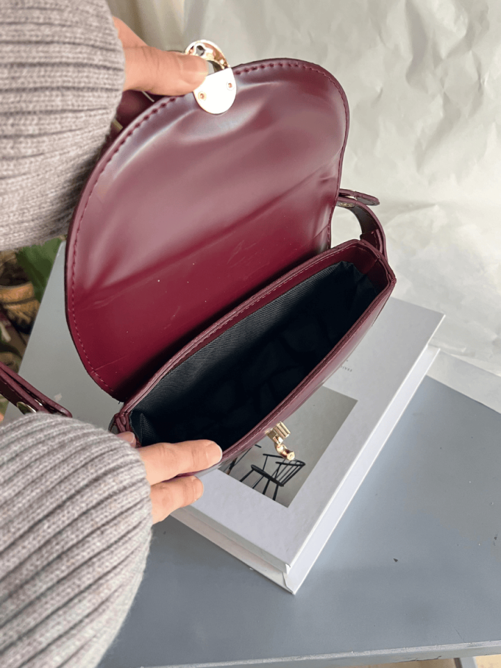 NEVA Bordo Kilit Detaylı Oval Kadın Kol Çantası