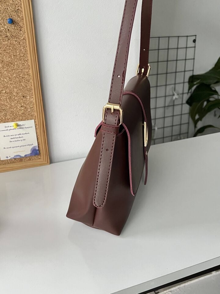 Senna Bordo Kemer Detaylı Kapaklı El ve Omuz Çantası