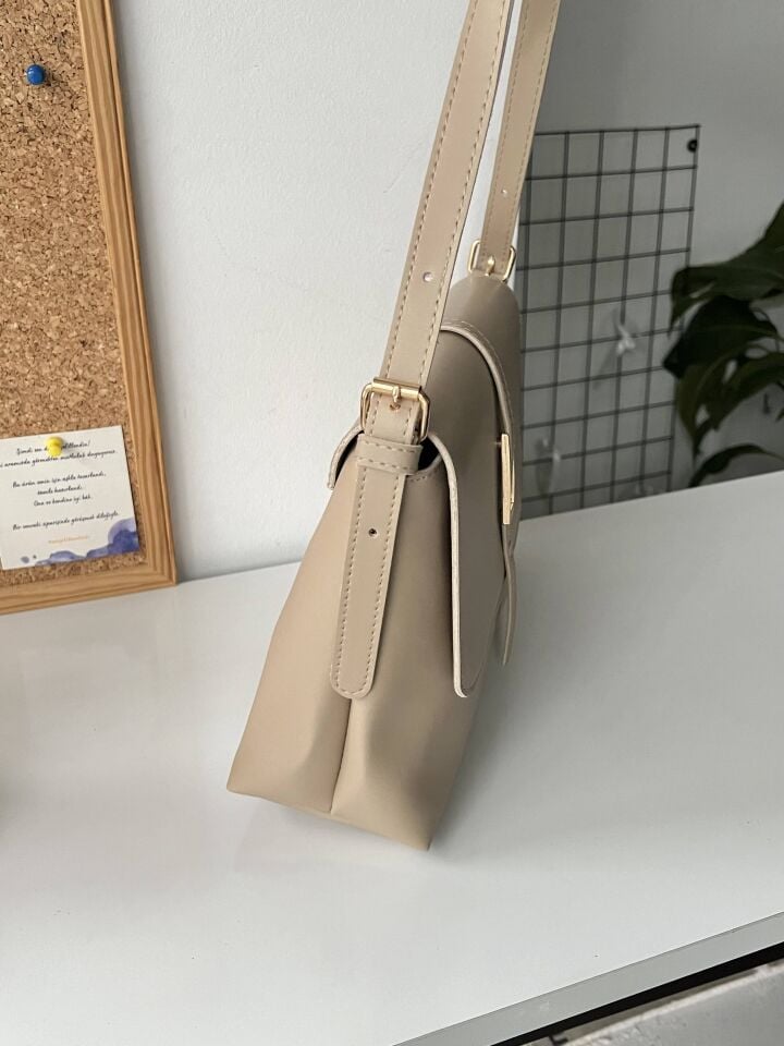 Senna Bej Kemer Detaylı Kapaklı El ve Omuz Çantası