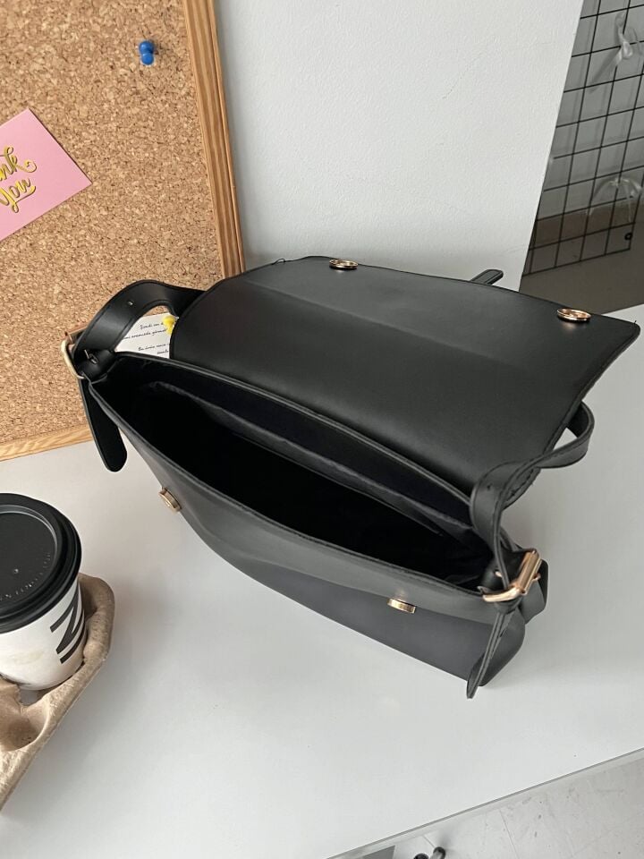 Senna Siyah Kemer Detaylı Kapaklı El ve Omuz Çantası