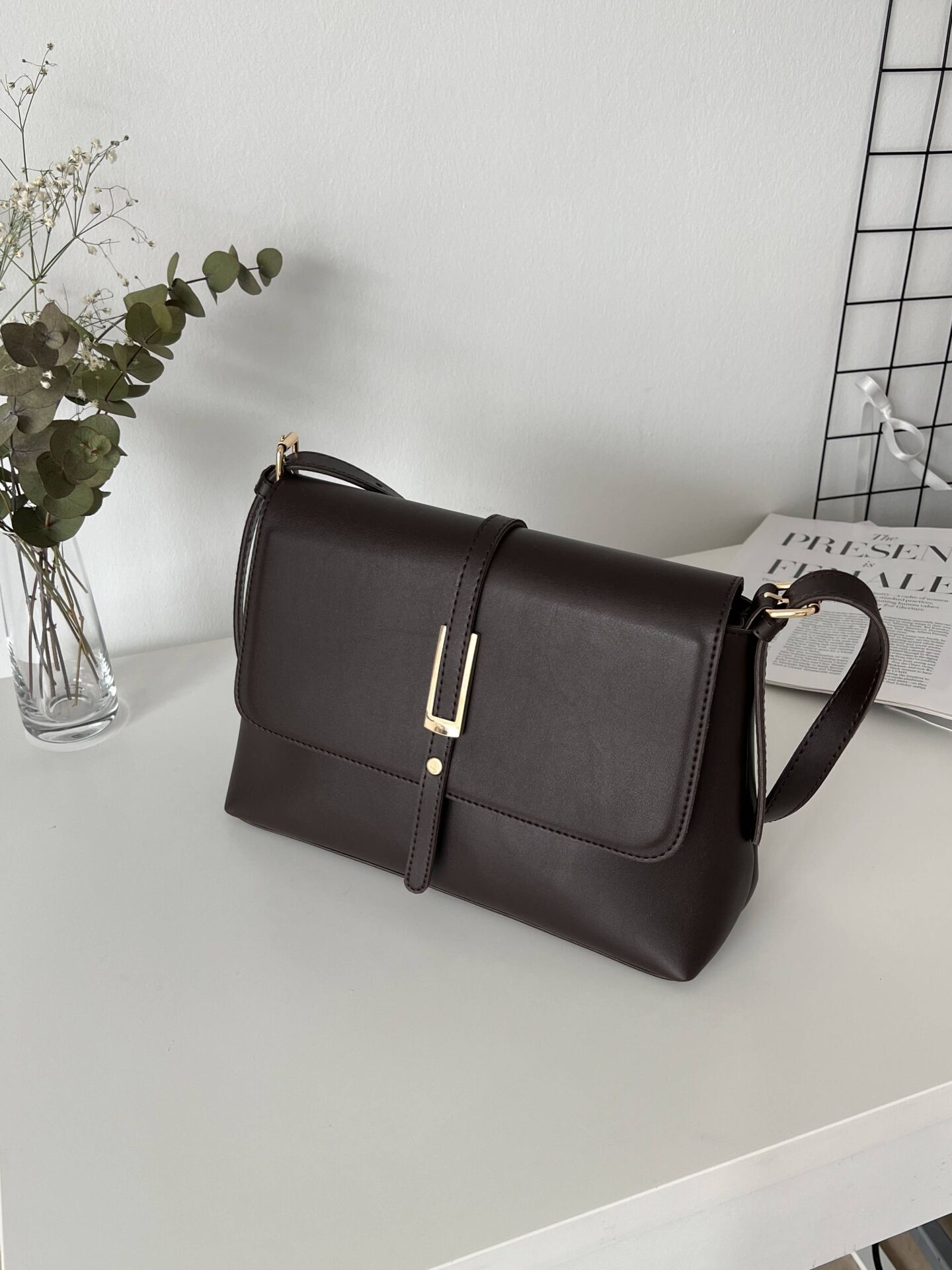 Senna Kahve Kemer Detaylı Kapaklı El ve Omuz Çantası