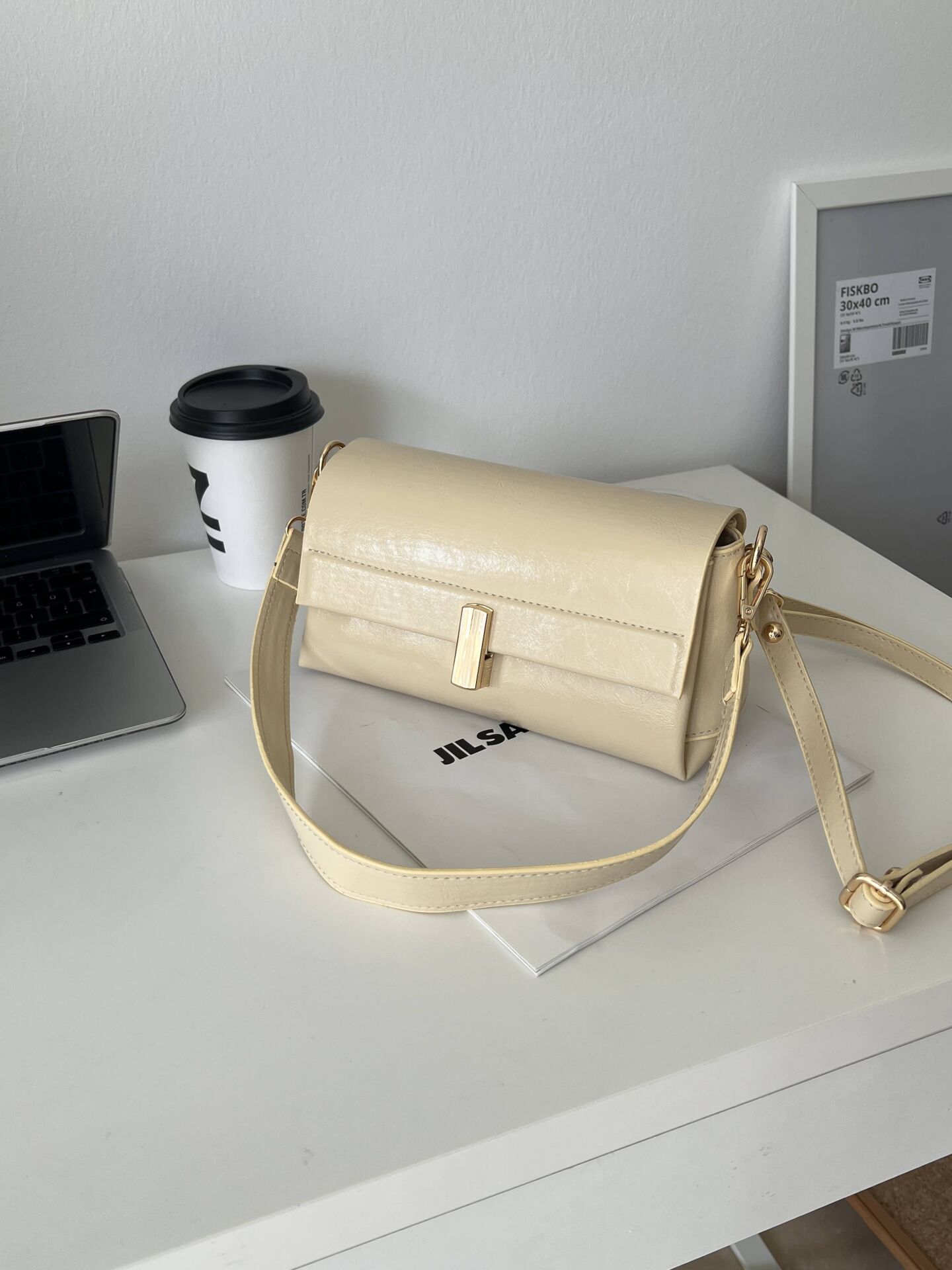 Garret Sarı Kilit Detaylı İki Askılı Kadın Çanta