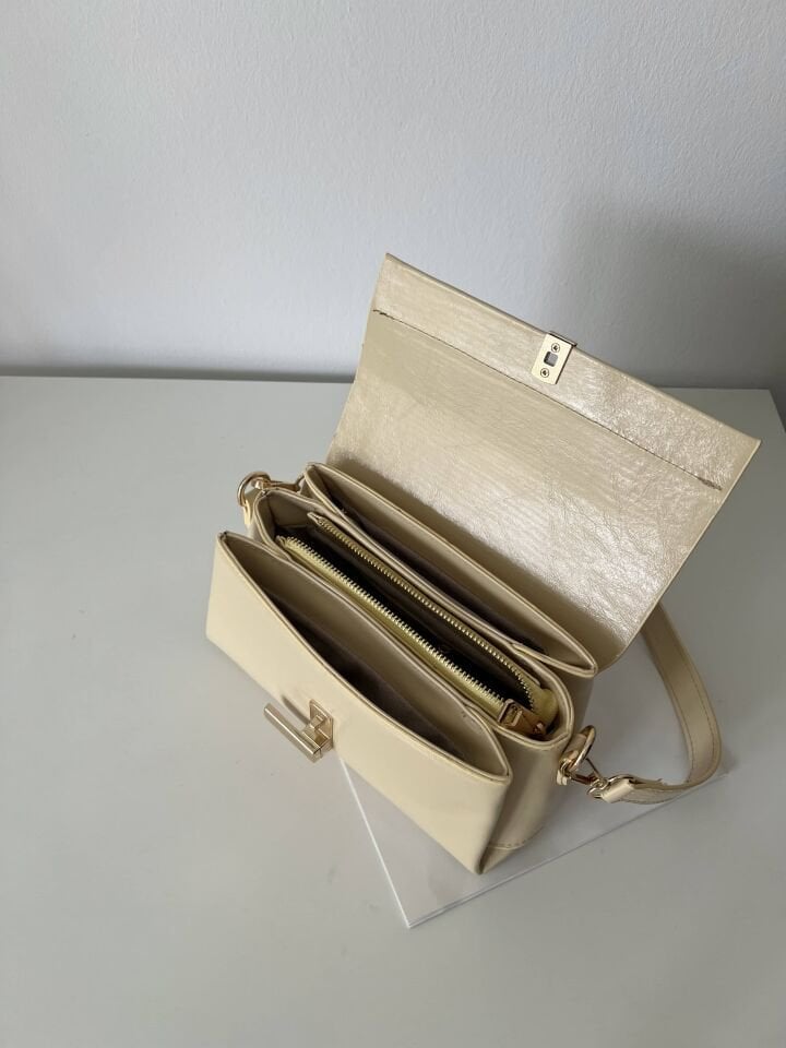 Garret Sarı Kilit Detaylı İki Askılı Kadın Çanta