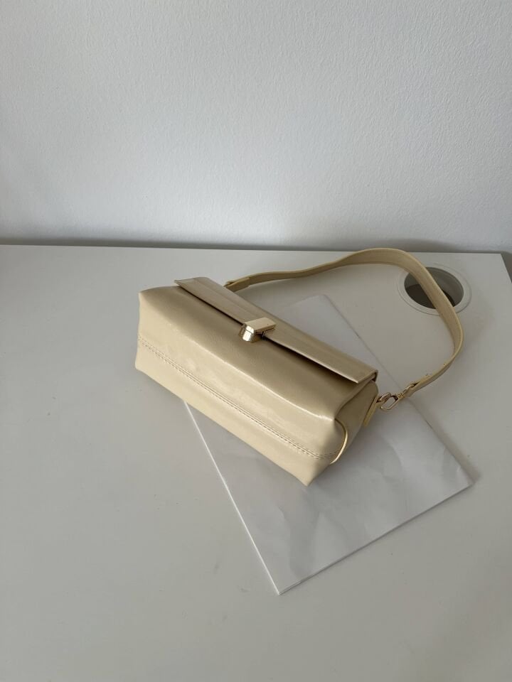 Garret Sarı Kilit Detaylı İki Askılı Kadın Çanta