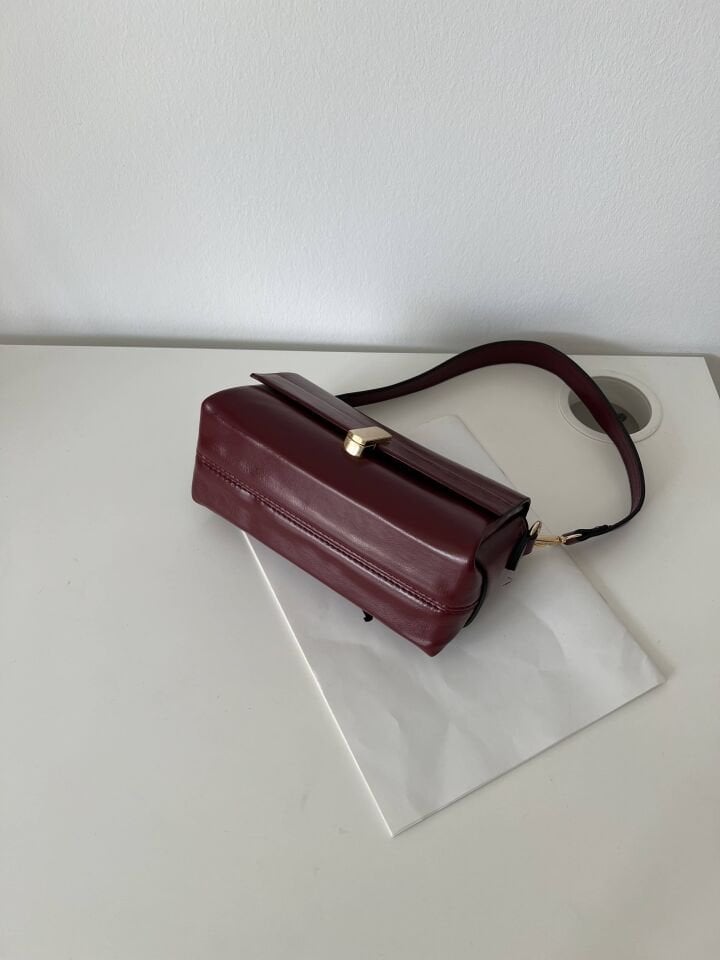 Garret Bordo Kilit Detaylı İki Askılı Kadın Çanta