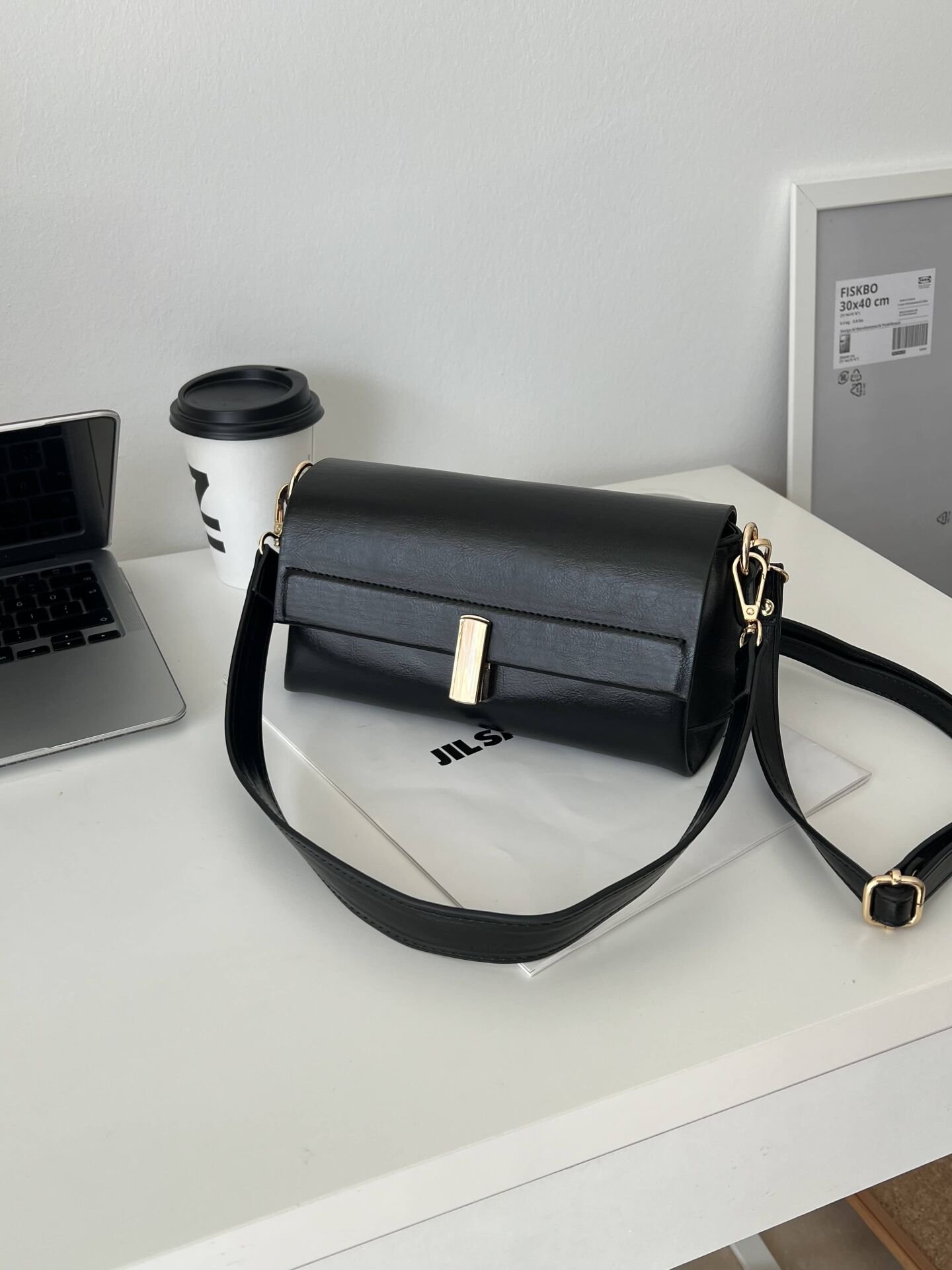 Garret Siyah Kilit Detaylı İki Askılı Kadın Çanta