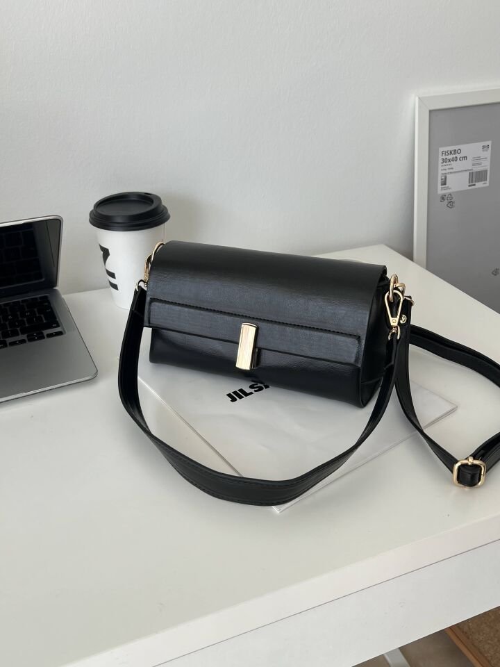 Garret Siyah Kilit Detaylı İki Askılı Kadın Çanta