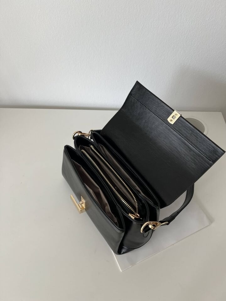 Garret Siyah Kilit Detaylı İki Askılı Kadın Çanta