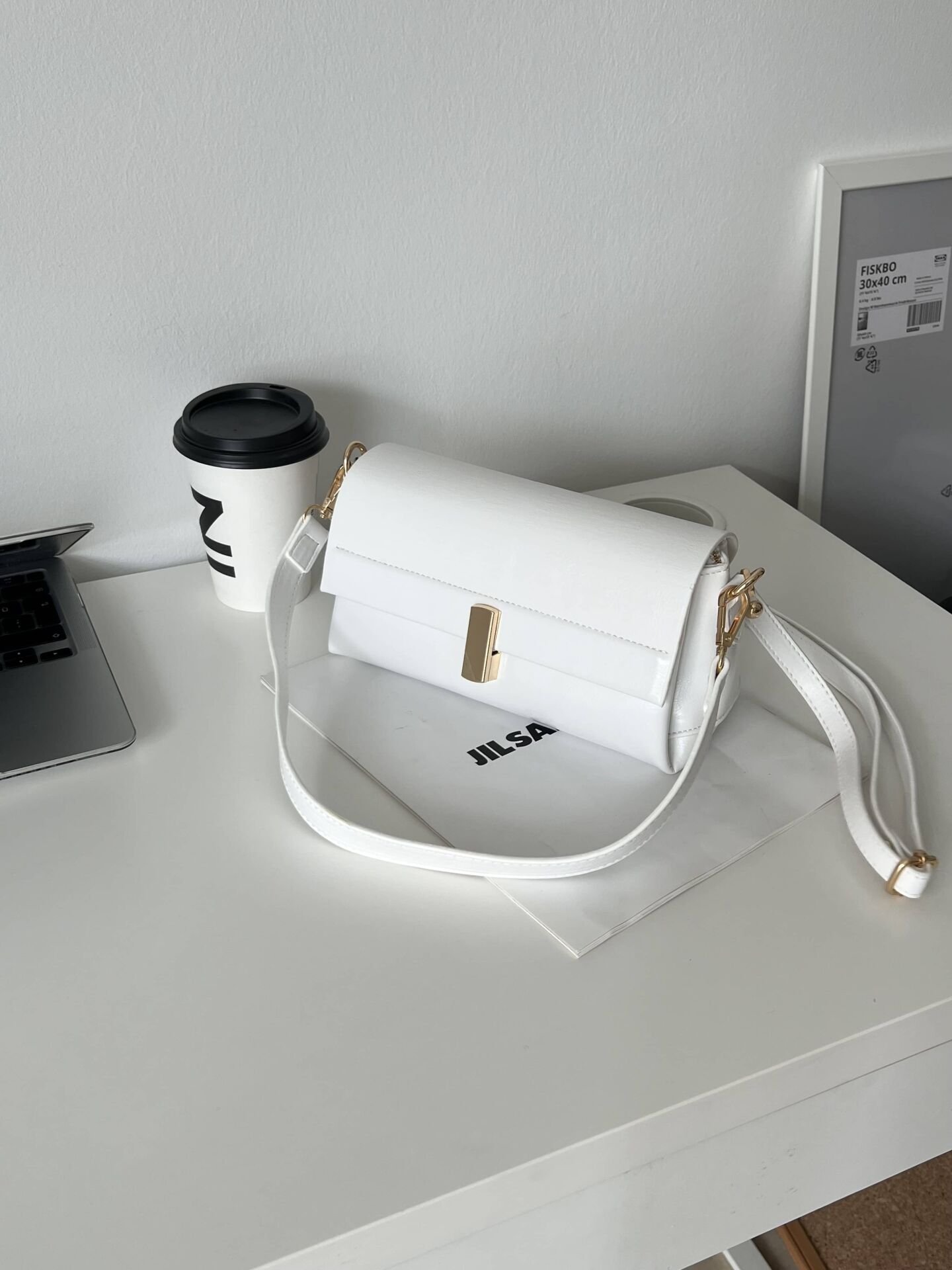 Garret Beyaz Kilit Detaylı İki Askılı Kadın Çanta