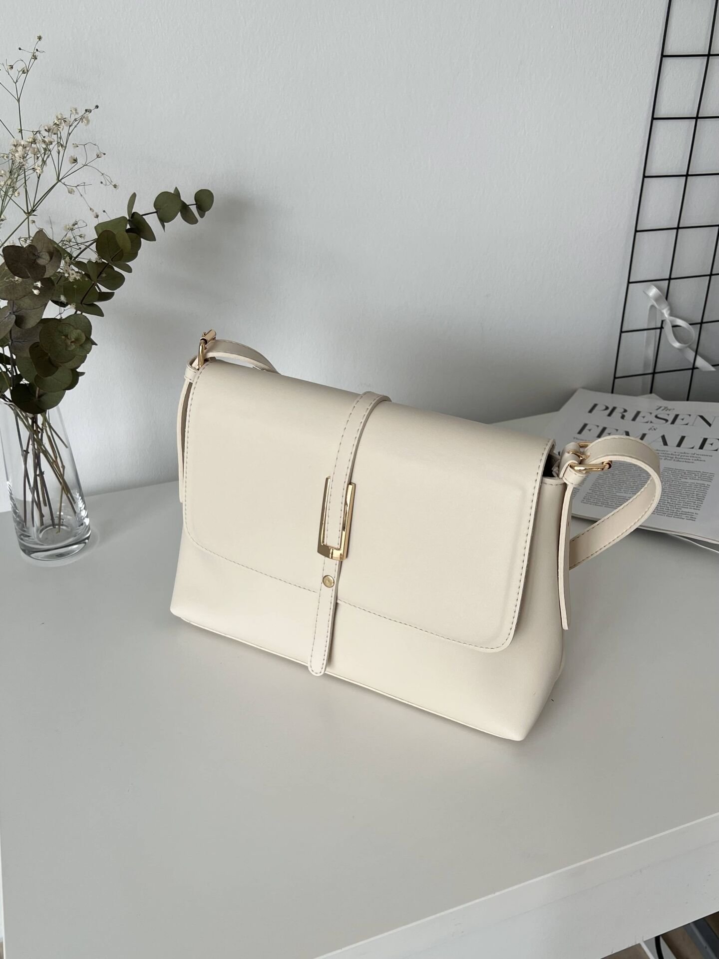 Senna Krem Kemer Detaylı Kapaklı El ve Omuz Çantası