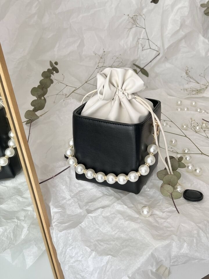 Pearly Siyah İnci Askılı Mini Kutu Çanta
