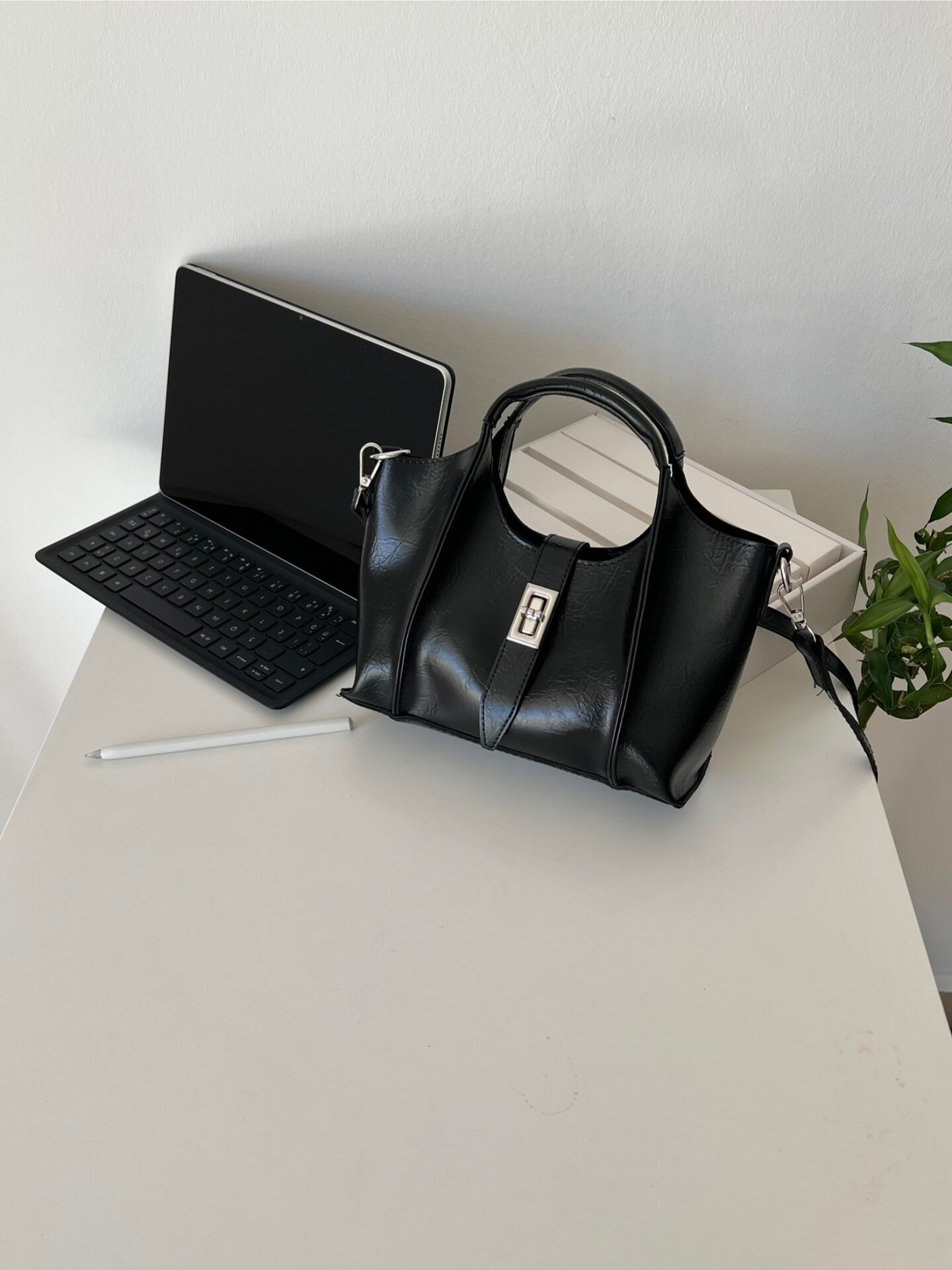 Emma Siyah Çapraz Askılı Çanta