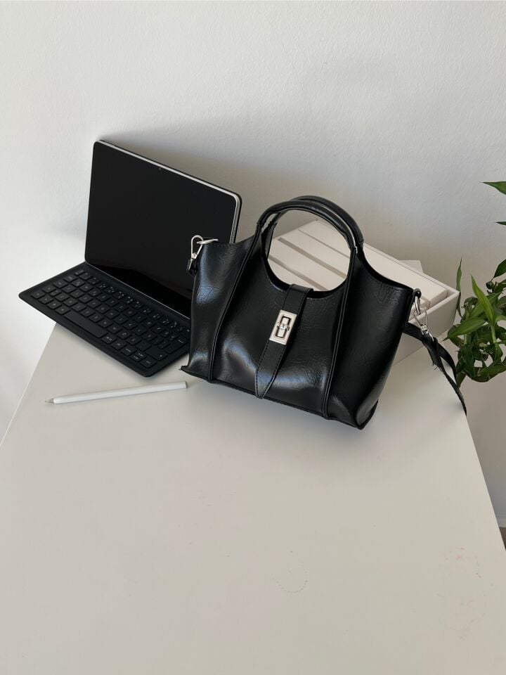 Emma Siyah Çapraz Askılı Çanta