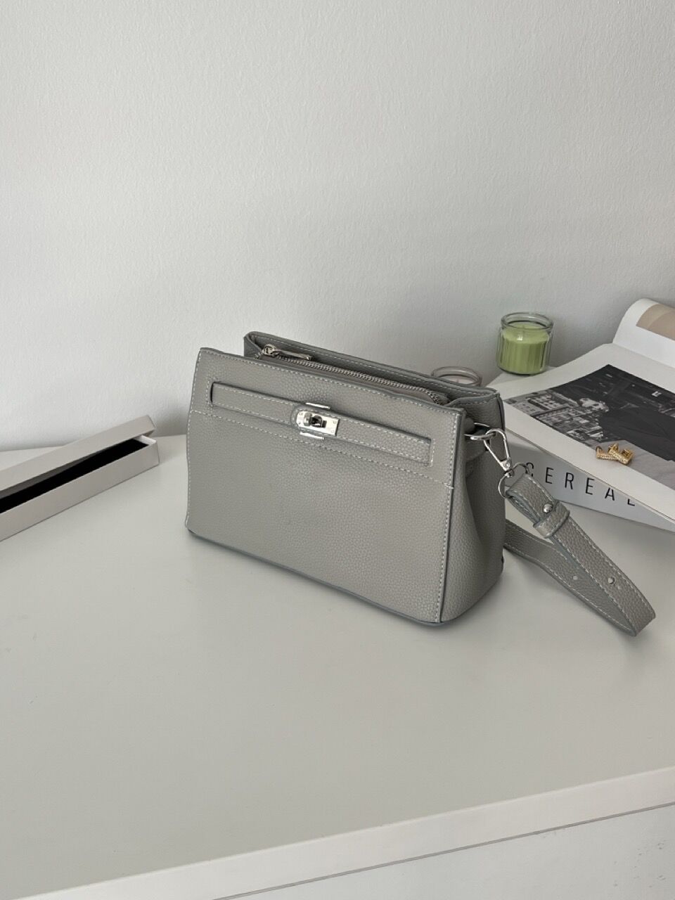 Tracy Aksesuar Detaylı Gri Çapraz Çanta