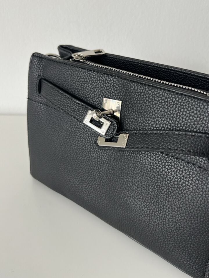 Tracy Aksesuar Detaylı Siyah Çapraz Çanta