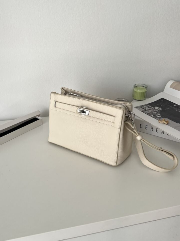 Tracy Aksesuar Detaylı Krem Çapraz Çanta