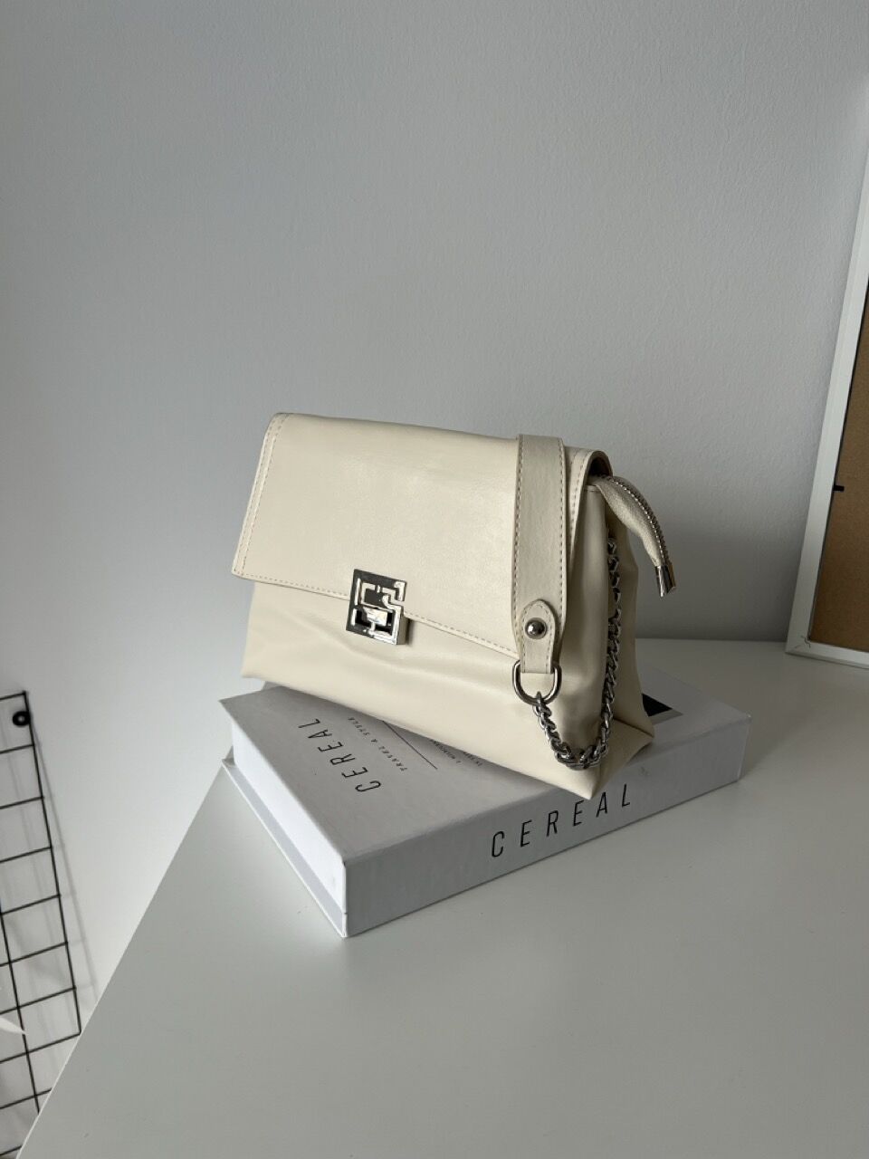 Asiwa Krem Zincir Askılı Kadın Çanta