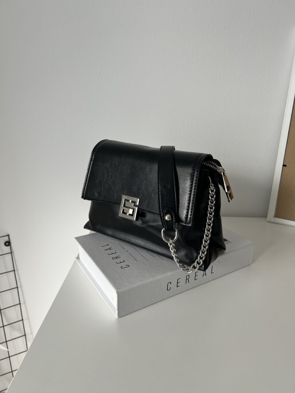 Asiwa Siyah Zincir Askılı Kadın Çanta