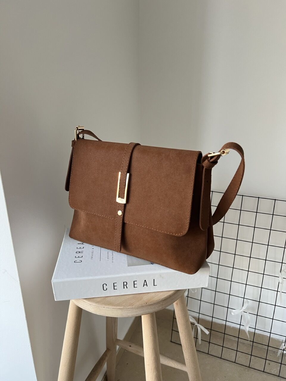 Senna Nubuk Taba Kemer Detaylı Kapaklı El ve Omuz Çantası