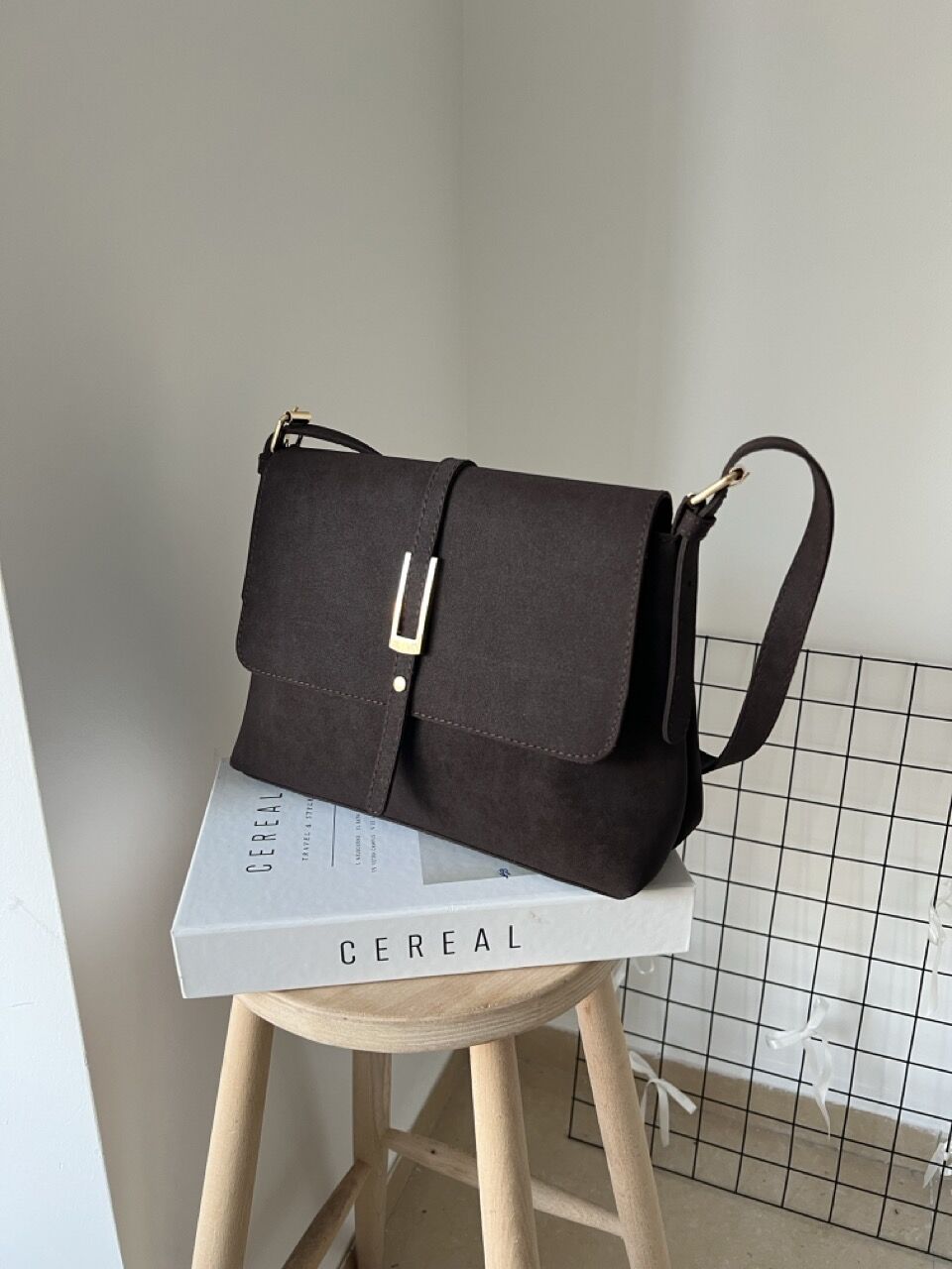 Senna Nubuk Kahve Kemer Detaylı Kapaklı El ve Omuz Çantası