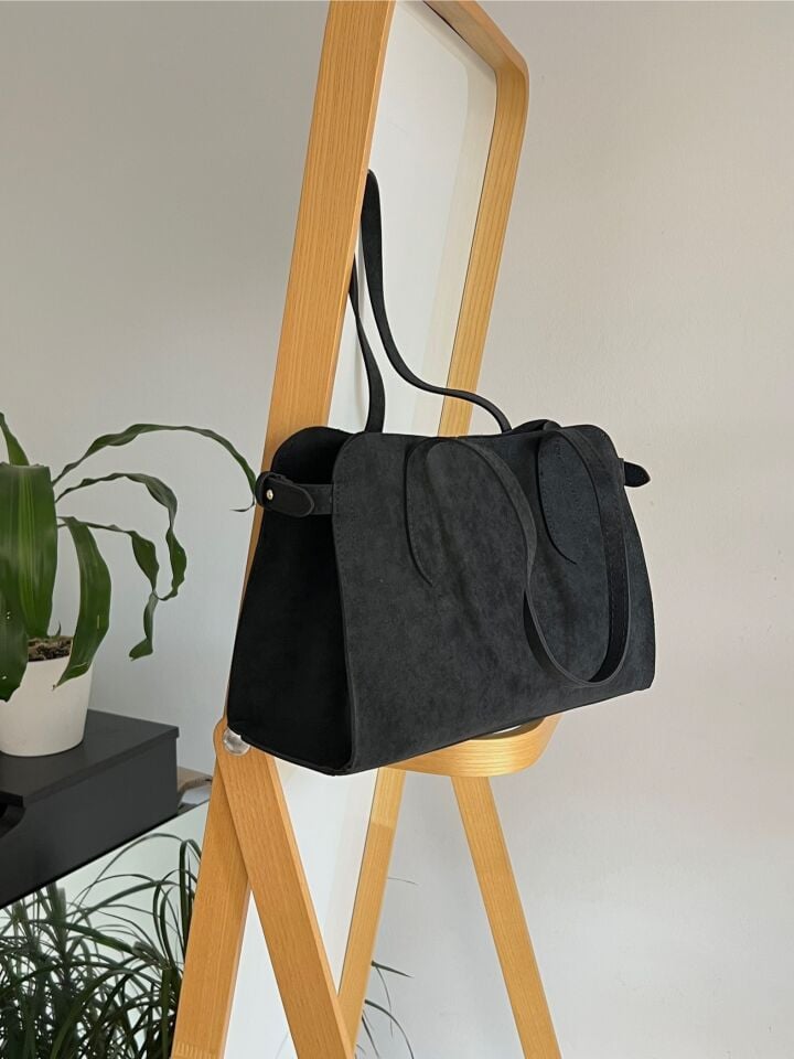 Clara Nubuk Siyah Yavrulu Geniş Kol Çantası