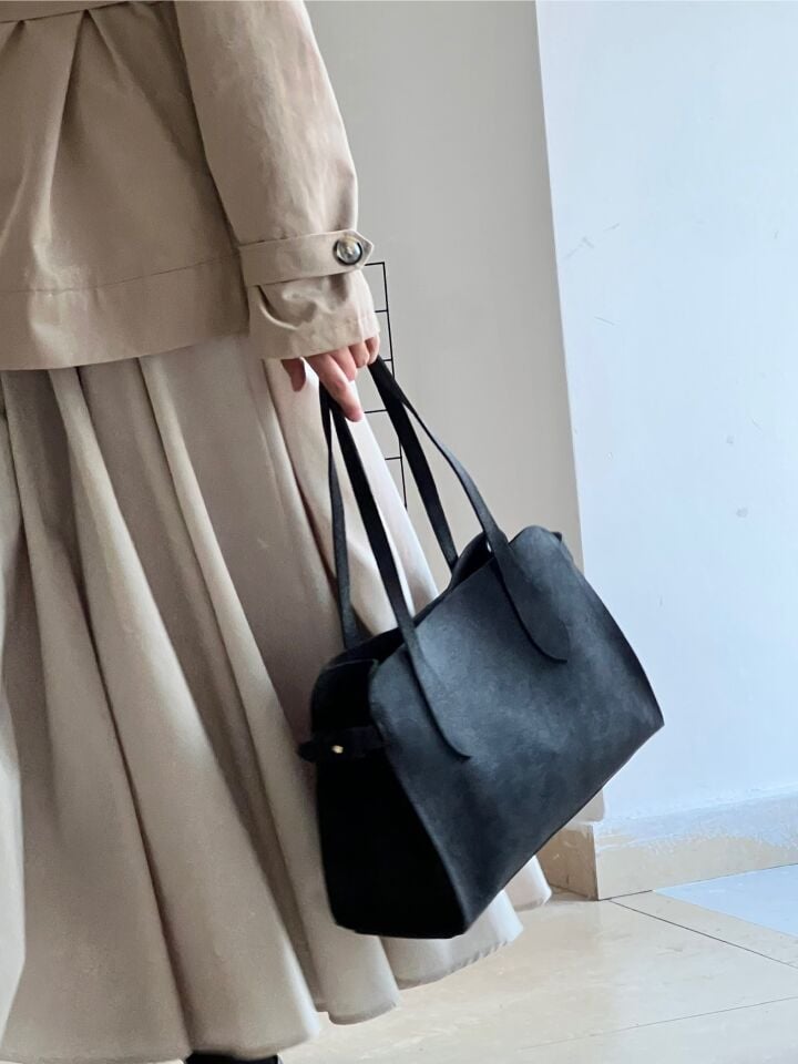 Clara Nubuk Siyah Yavrulu Geniş Kol Çantası