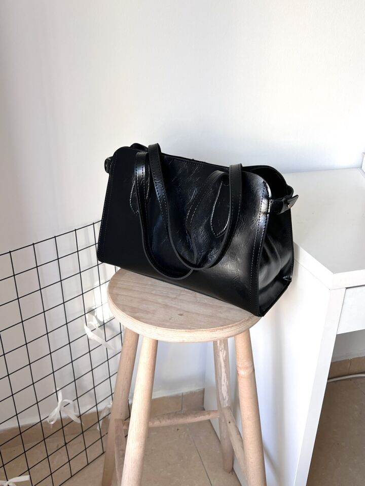 Clara Siyah Yavrulu Geniş Kol Çantası