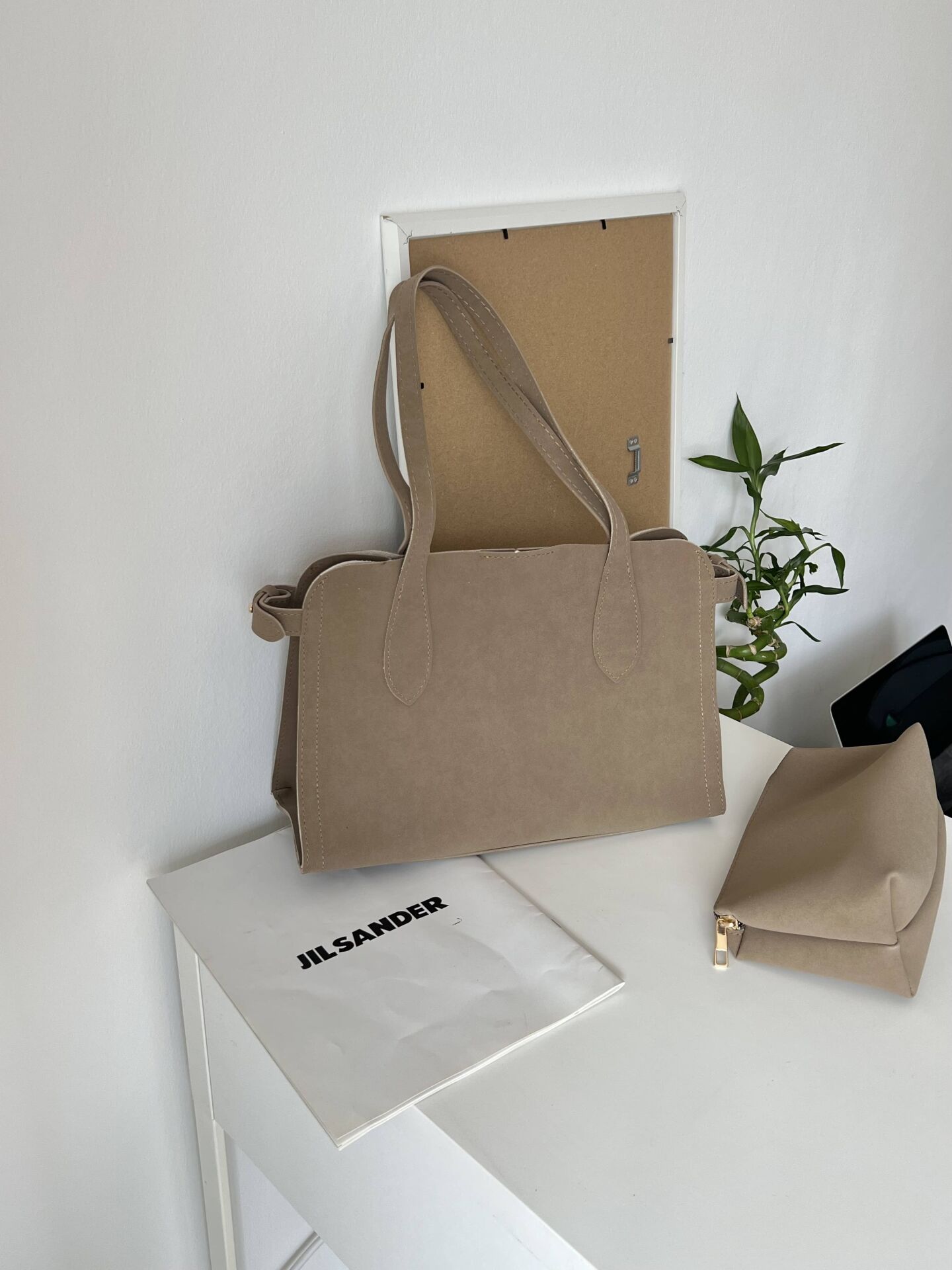 Clara Nubuk Bej Yavrulu Geniş Kol Çantası