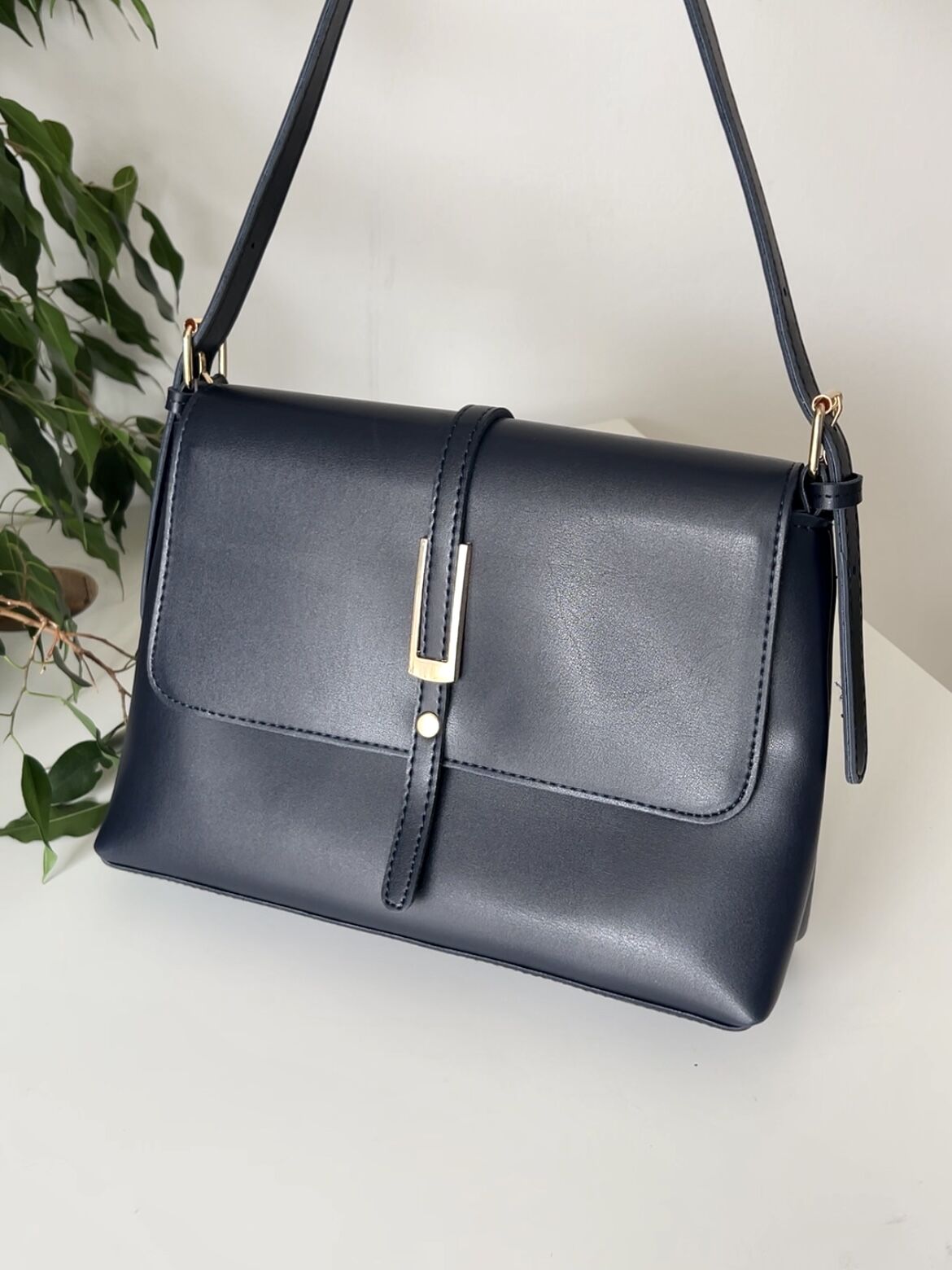 Senna Lacivert Kemer Detaylı Kapaklı El ve Omuz Çantası