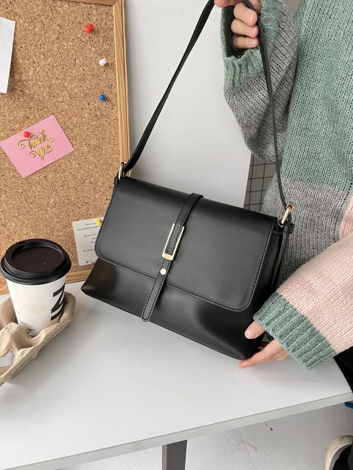 Senna Lacivert Kemer Detaylı Kapaklı El ve Omuz Çantası