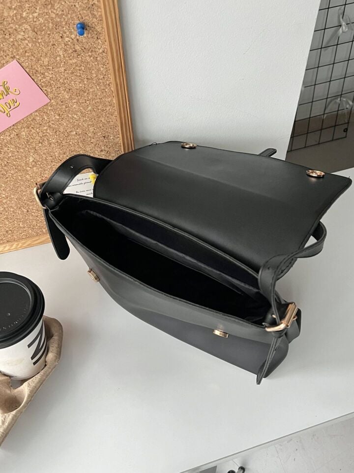 Senna Lacivert Kemer Detaylı Kapaklı El ve Omuz Çantası